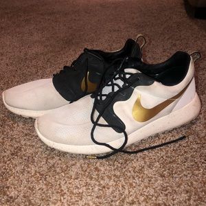 Nike Roshe Run Gold Trophy Mens